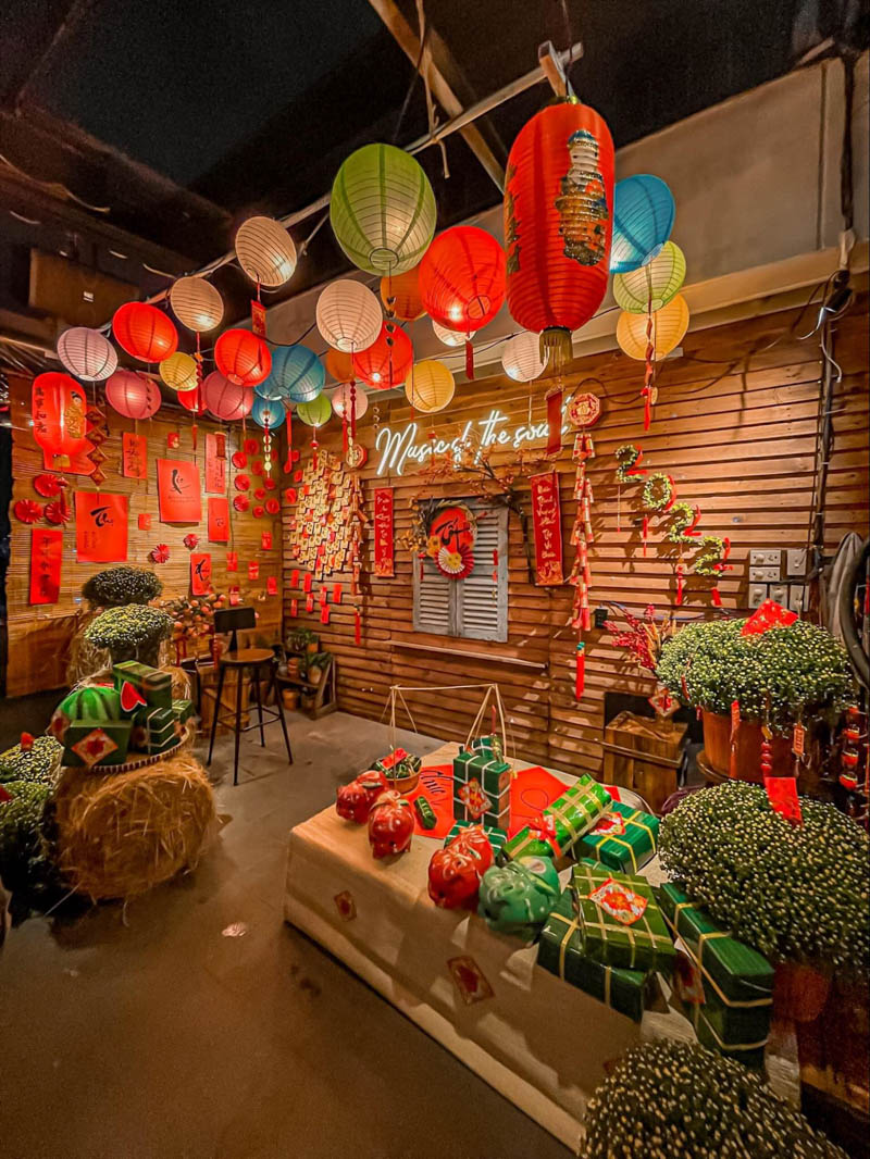 trang trí tết quán cafe