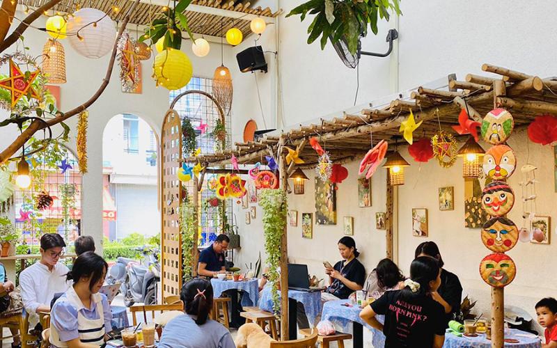 trang trí trung thu quán cafe