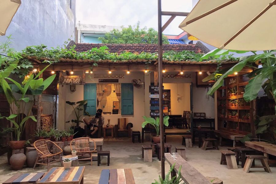 trang trí cây xanh cho quán cafe