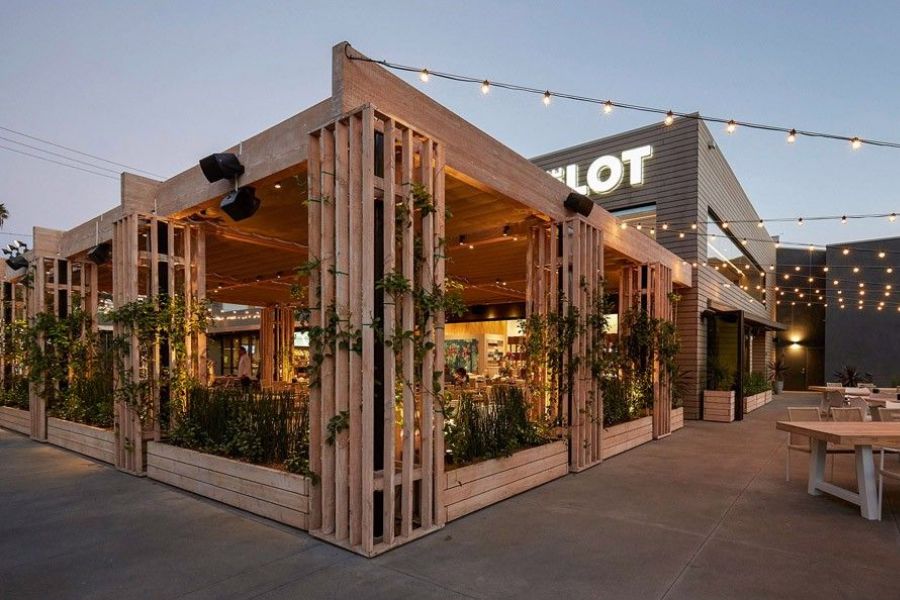 thiết kế quán cafe 2 mặt tiền